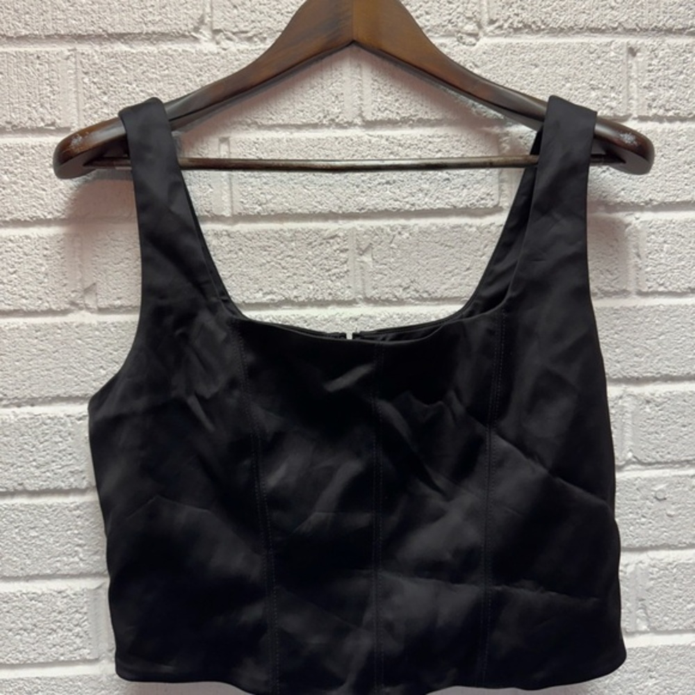 ⭐️Babaton Black Cropped Tank Top